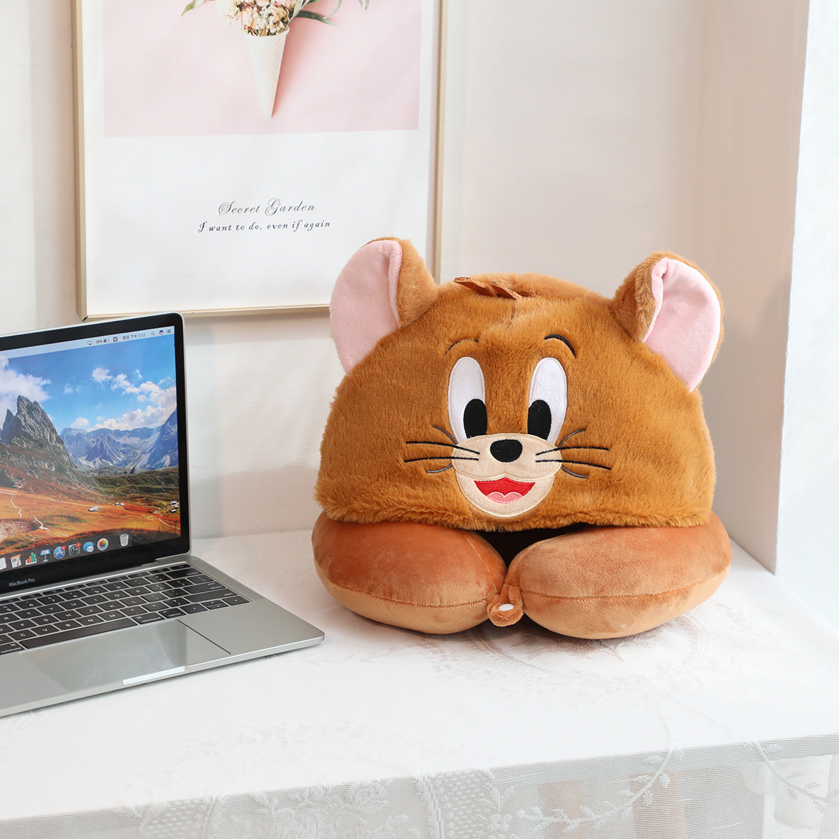 Cute cartoon chipmunk plush hooded u-shaped neck guard pillow nap pillow travel plane with hat u-pillow wholesale