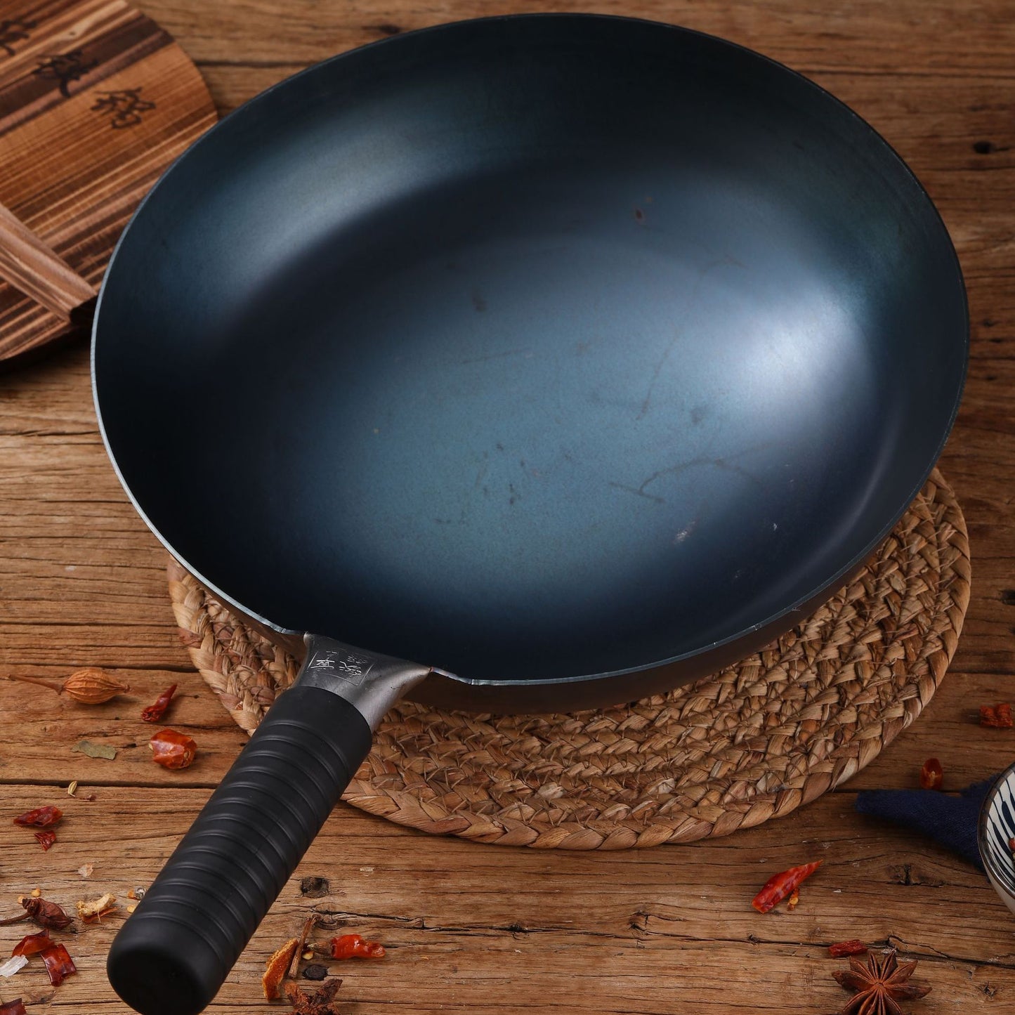 Zhangqiu handmade iron pot gift pots and pans old-fashioned traditional household hand-forged wrought iron wok uncoated non-stick pan