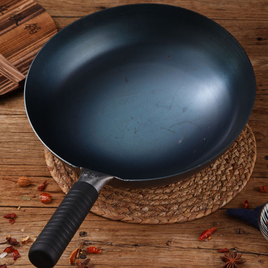 Zhangqiu handmade iron pot gift pots and pans old-fashioned traditional household hand-forged wrought iron wok uncoated non-stick pan