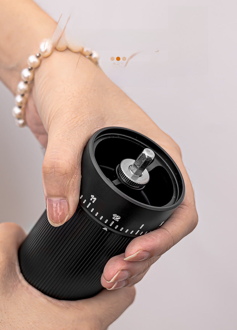 Externally adjusted hand grinder CNC steel grinding core portable coffee bean grinder thickness adjustable hand grinder coffee machine