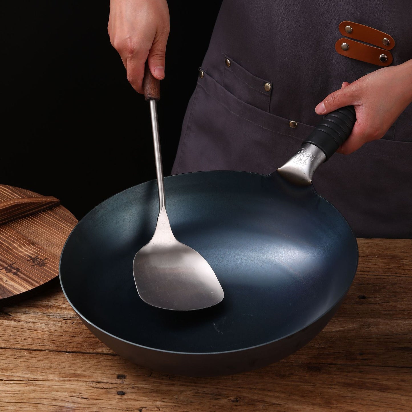 Zhangqiu handmade iron pot gift pots and pans old-fashioned traditional household hand-forged wrought iron wok uncoated non-stick pan